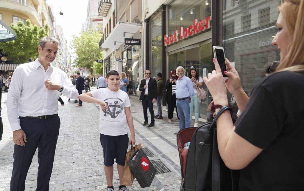 Βόλτες με… άρωμα εκλογών στην Αθήνα