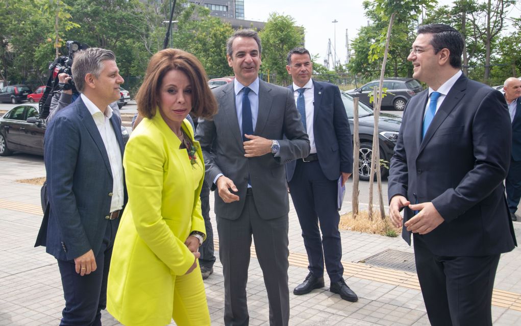 Ο Ασλαμάς τρελάθηκε με το κοστούμι της Πατουλίδου (vd)