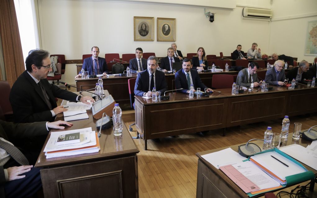 Αλλαγή ατζέντας με στροφή στον Παπαγγελόπουλο