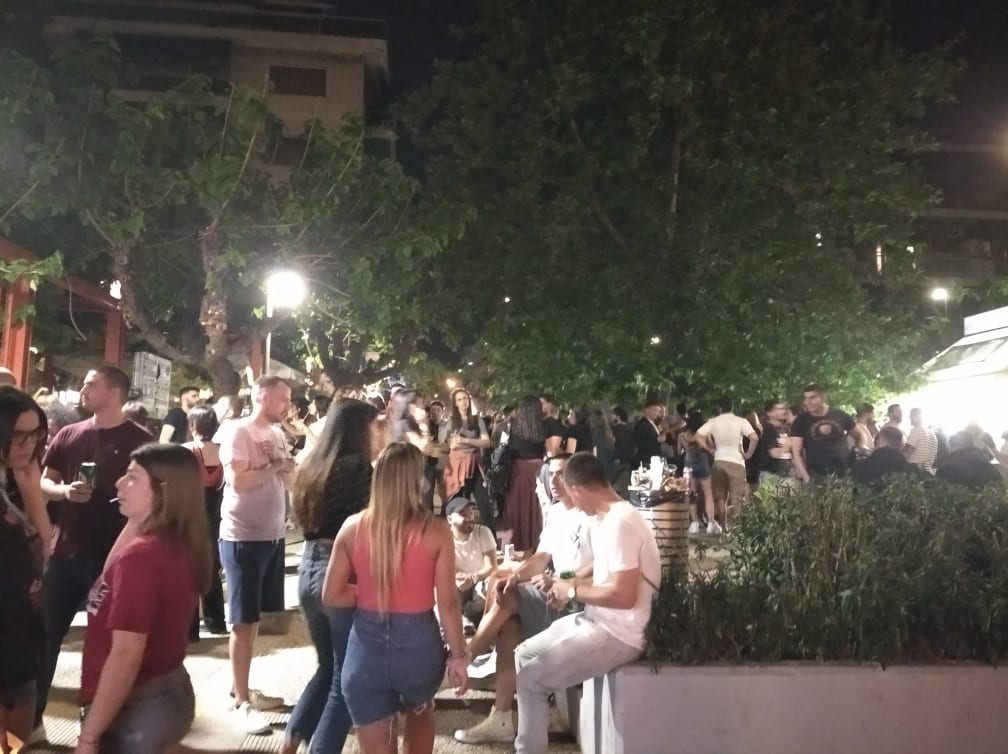 Φούλαρε και την Πέμπτη η πλατεία Βαρνάβα (pics)