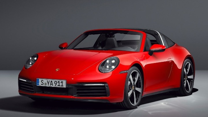 Η νέα Porsche 911 Targa 4S αποδίδει 450 ίππους