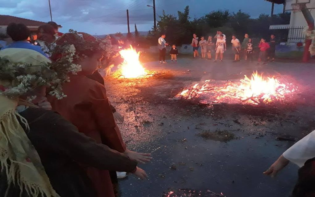 Χαλκιδική: Το έθιμο του Αϊ-Γιάννη με τις φωτιές στην Παλαιόχωρα