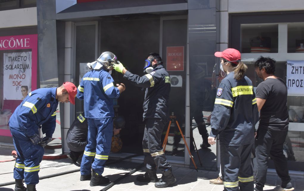 Άργος: Φωτιά σε μαγαζί με καλλυντικά
