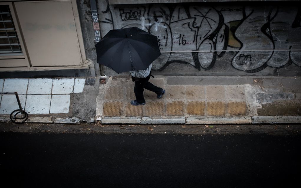 Καιρός: Βροχές και σποραδικές καταιγίδες