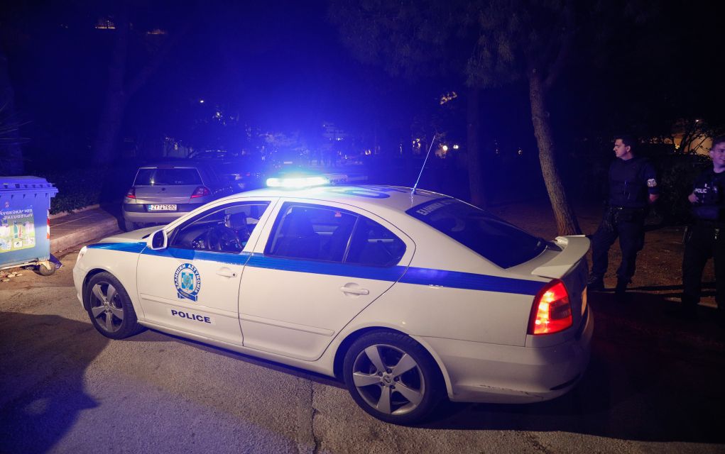 Ξανά στους δρόμους οι Ρομά για το Πέραμα: Έκλεισαν την Εθνική Αθηνών-Κορίνθου στα Μέγαρα