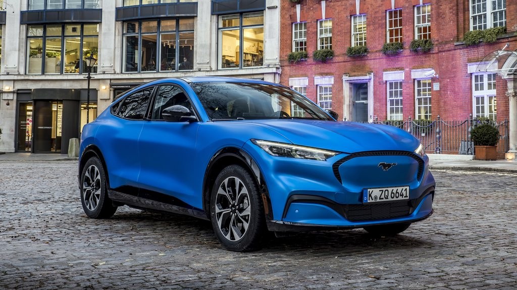 Η ηλεκτρική Mustang Mach-E σε απαλλάσσει από το άγχος της αυτονομίας