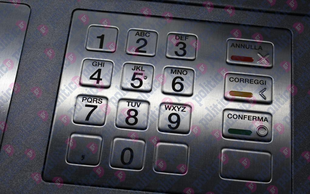 Γκαζάκια σε ATM τράπεζας στο Μαρούσι