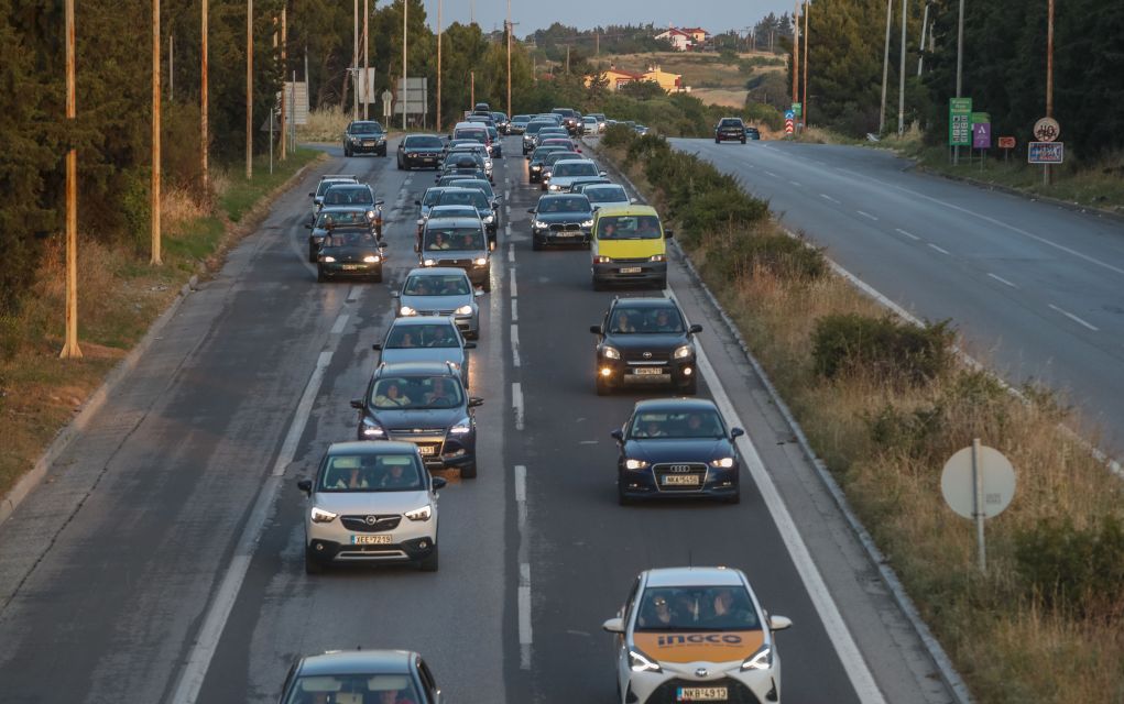 ΕΕ: Μειώθηκαν οι πωλήσεις των αυτοκινήτων με κινητήρες εσωτερικής καύσης
