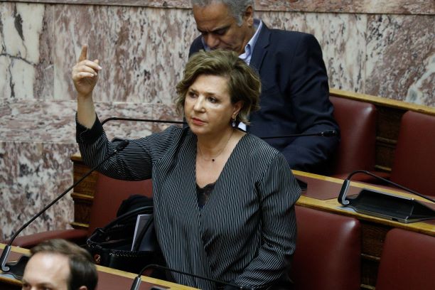 ΣΥΡΙΖΑ: Στήσιμο απευθείας ανάθεσης και για τις νέες ταυτότητες