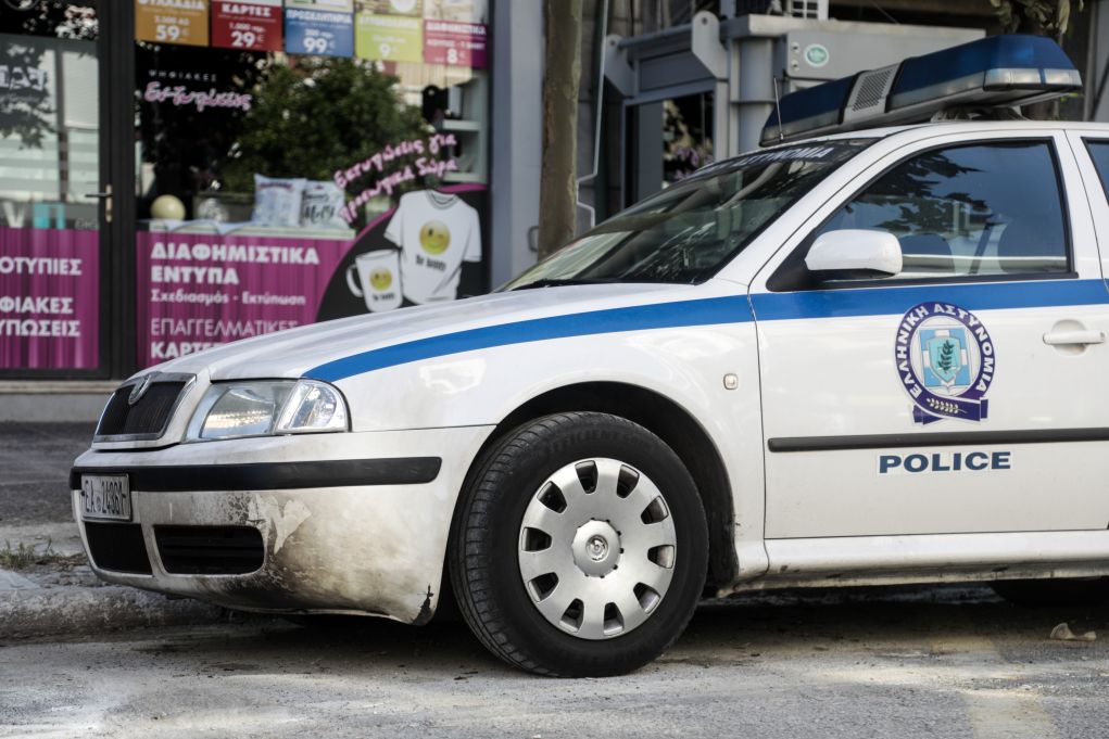 Οπλοστάσιο με μολότοφ και κοντάρια σε σύνδεσμο φιλάθλων στην Πάτρα