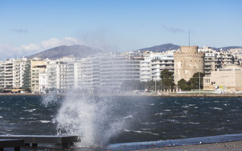 Θεσσαλονίκη: Πτώση 66χρονου στο Θερμαϊκό – Σώθηκε από περαστικούς