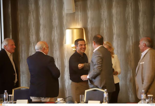 Καταστηματάρχες σε Τσίπρα: «Ανέκδοτο η πρόσβαση στις τράπεζες» (vd)