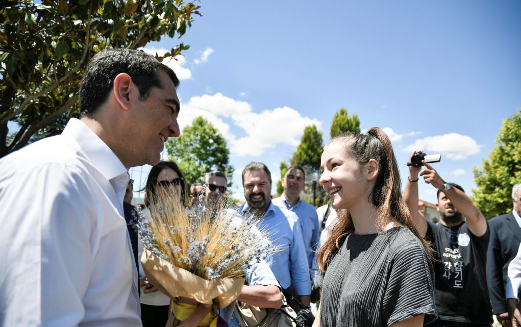 Η πλάκα του Τσίπρα με τους μαθητές