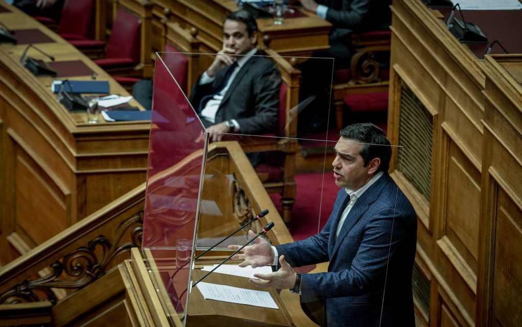 Η ΝΔ βάζει στο κάδρο τον “μαγαζάτορα” Τσίπρα
