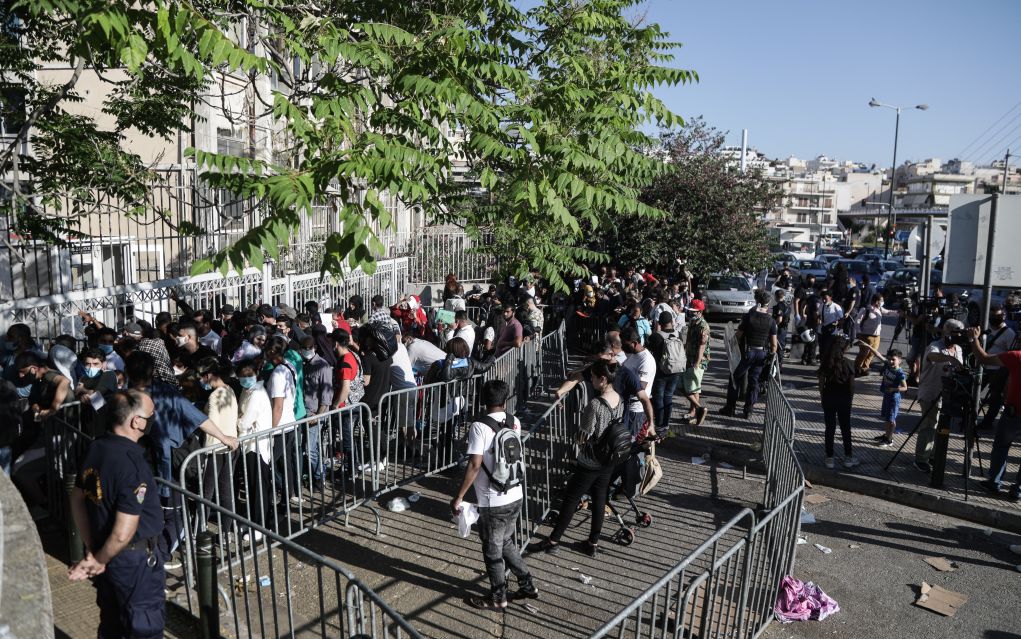 Μηταράκης: Αυτοψία στην Υπηρεσία Ασύλου στην Κατεχάκη
