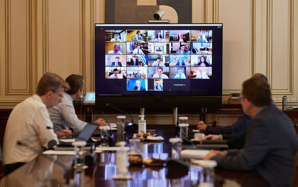 Σε εγρήγορση υπουργοί, βουλευτές λόγω ανασχηματισμού
