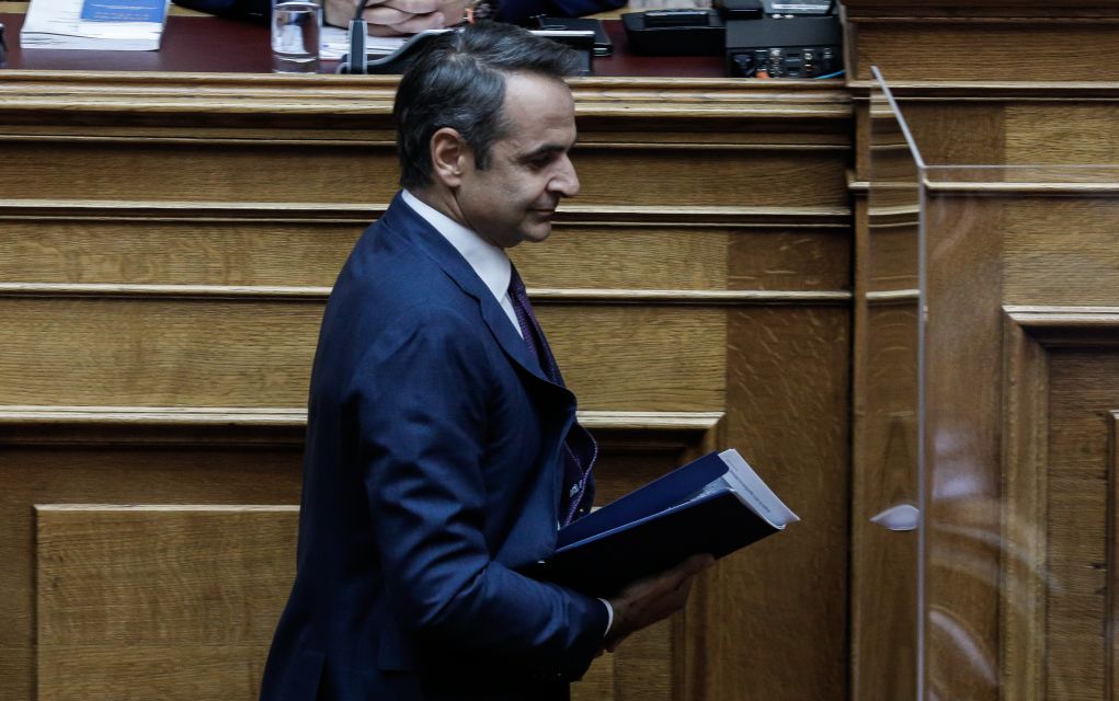 Ενημερώνει τους πολιτικούς αρχηγούς ο Κυρ. Μητσοτάκης
