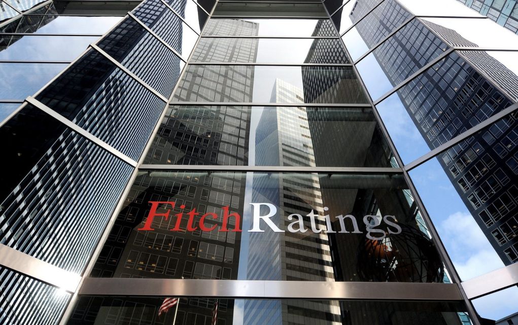 Fitch για ελληνική οικονομία: Ύφεση 7,9% το 2020, ανάκαμψη 5,1% το 2021