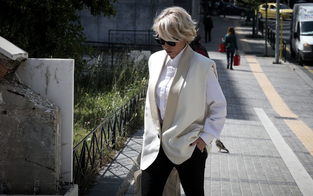 Απαρηγόρητη η Νατάσα Καλογρίδη για το θάνατο της γάτας της (vd)