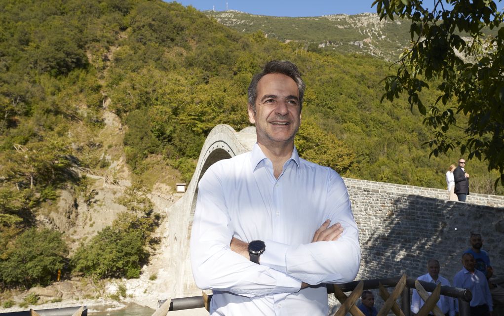 Στο Γεφύρι της Πλάκας ο Κυριάκος Μητσοτάκης