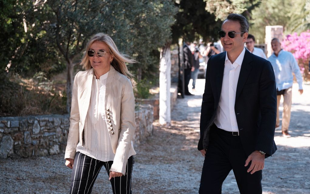 Κυριάκος Μητσοτάκης: Για δείπνο στην Αντίπαρο με τους Μπάρι Ντίλερ, Τομ Χανκς, Τζεφ Μπέζος και Νταϊάν φον Φύρστενμπεργκ