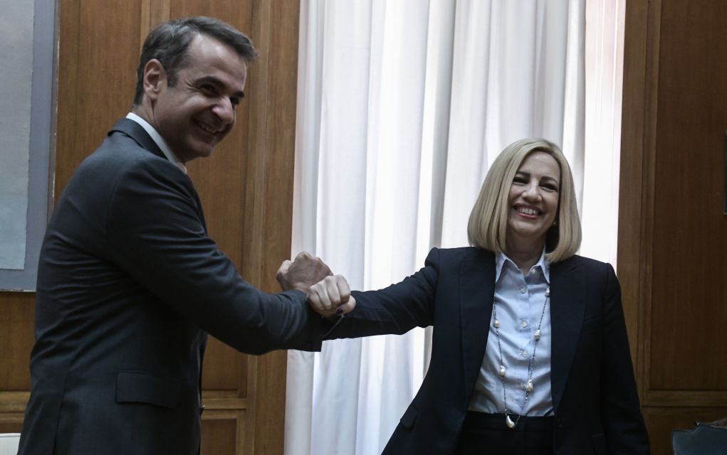 Με… μπηχτές ο χαιρετισμός Μητσοτάκη – Γεννηματά