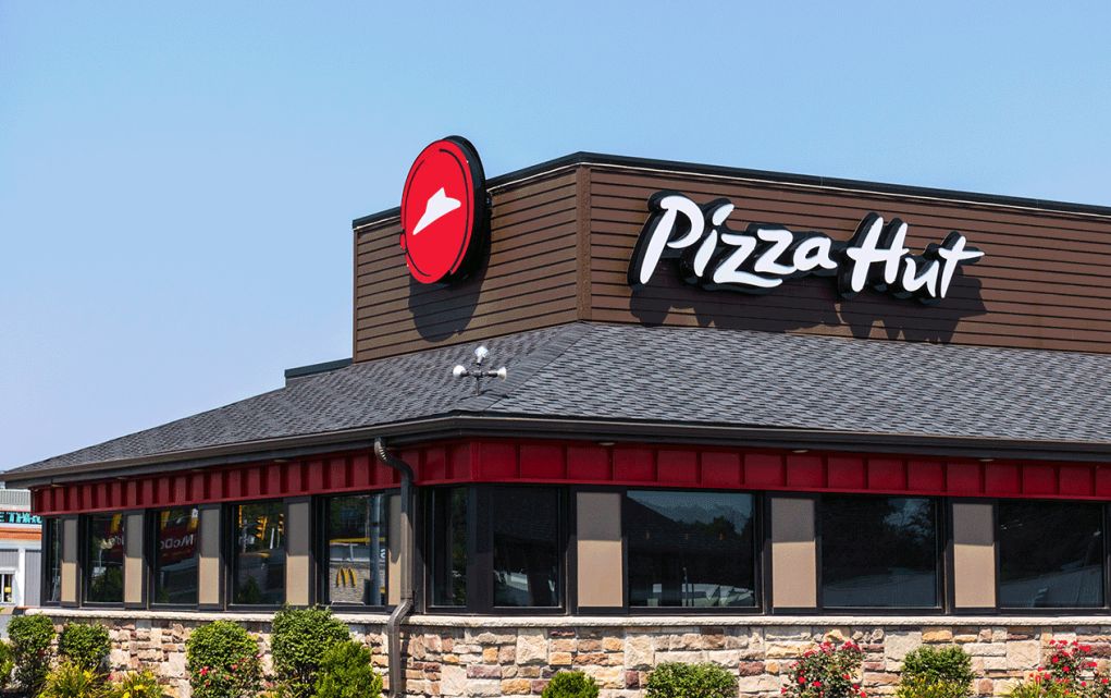 Αποχωρεί από την Ελλάδα η Pizza Hut – Κλείνουν και τα 16 καταστήματα
