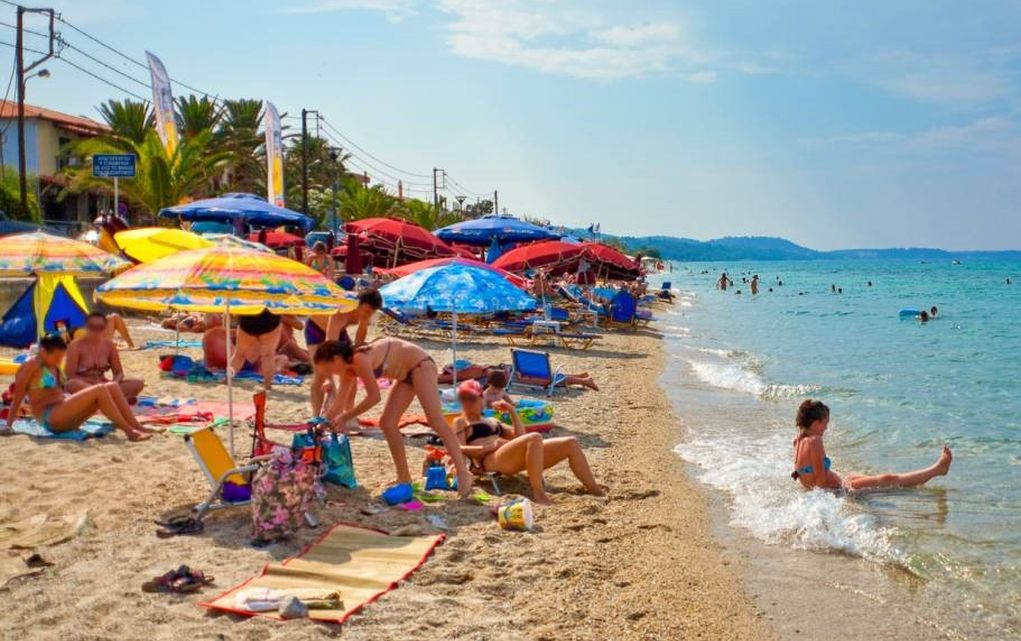 Χαλκιδική: Αποκατάσταση ζημιών στην παραλία Πολύχρονου