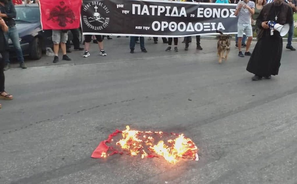 Έκαψαν τουρκική σημαία στη Θεσσαλονίκη (vd, pic)