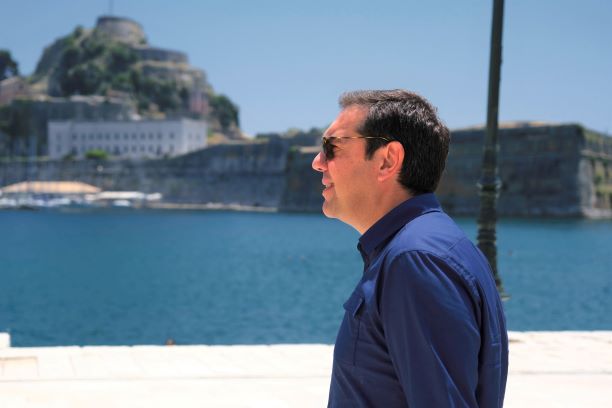 Ο Τσίπρας θέλει την Γεννηματά κι ας τον βρίζει!