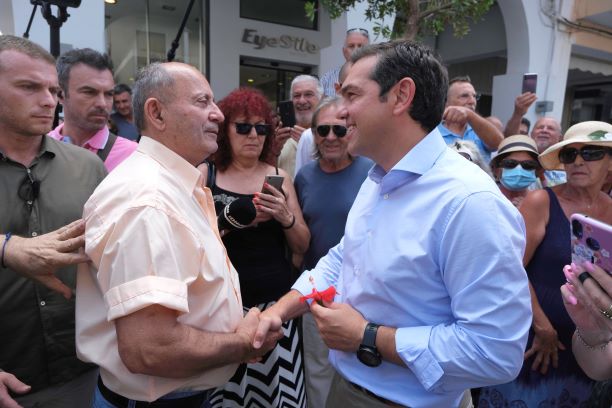 Τι είπαν Ζακυνθινοί σε Τσίπρα: «Να είσαι καλά που άφησες λεφτά» (vd+pics)