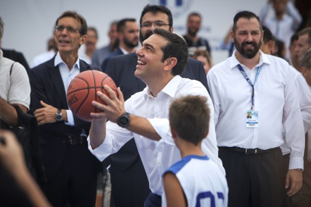 Τα συγχαρητήρια Τσίπρα στους Αντετοκούνμπο (pic)