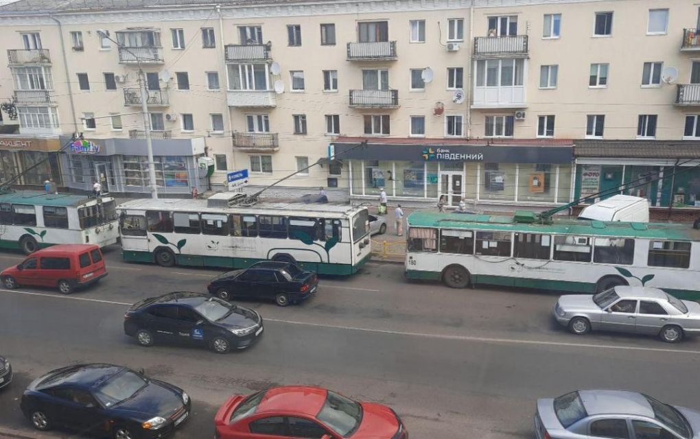 Ουκρανία: Ένοπλος κρατά 20 ομήρους σε λεωφορείο! (vd, pics)
