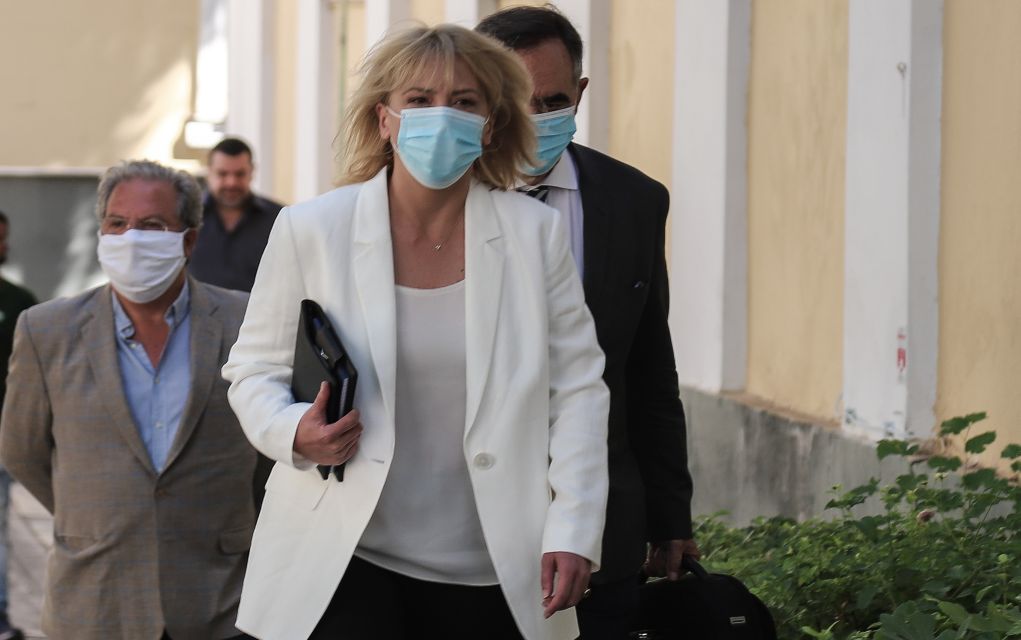 Δίκη για τις πλημμύρες στη Μάνδρα: Την ενοχή της Ρ. Δούρου για τρία αδικήματα πρότεινε η εισαγελέας