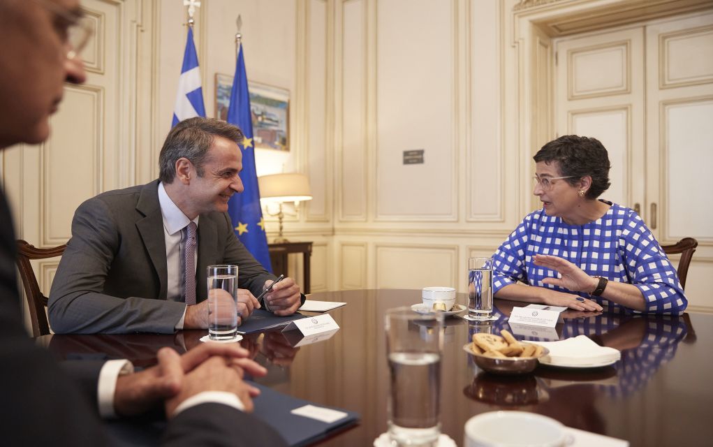 Συνάντηση Μητσοτάκη – ΥΠΕΞ της Ισπανίας: Τουρκία και Ταμείο Ανάκαμψης στο επίκεντρο