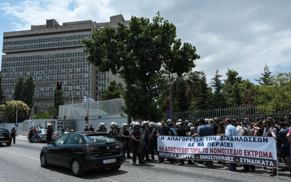 Τι αλλάζει στο νομοσχέδιο για τις διαδηλώσεις