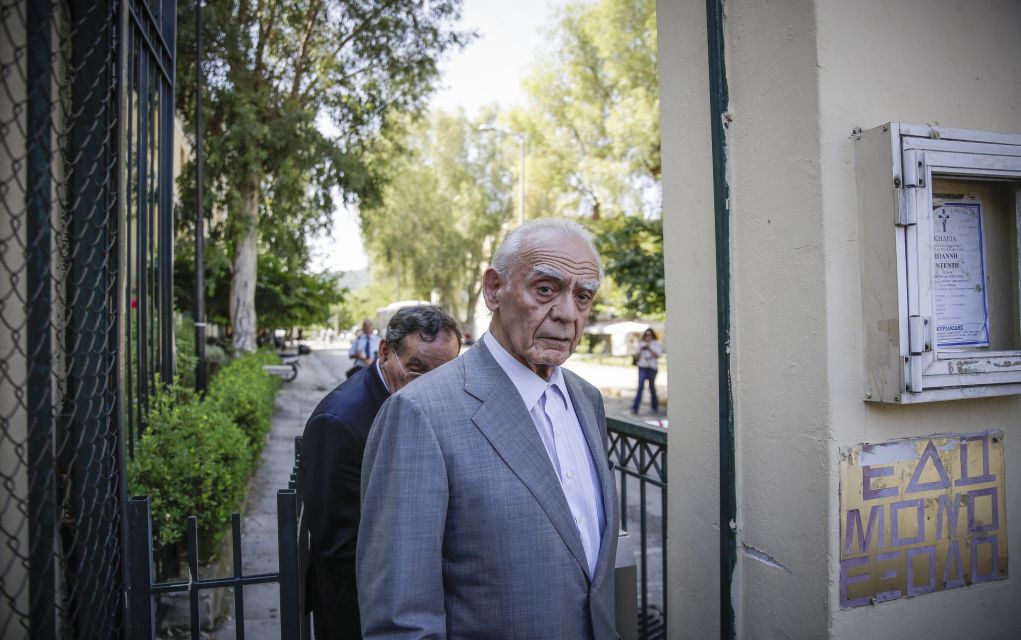 Άκης Τσοχατζόπουλος: Στο νοσοκομείο σε σταθερή  κατάσταση μετά από αιμορραγία