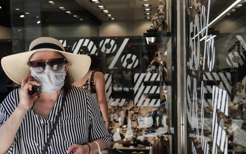 Σε ποιους κλειστούς χώρους είναι υποχρεωτική η χρήση μάσκας – Αναλυτικά τα καταστήματα