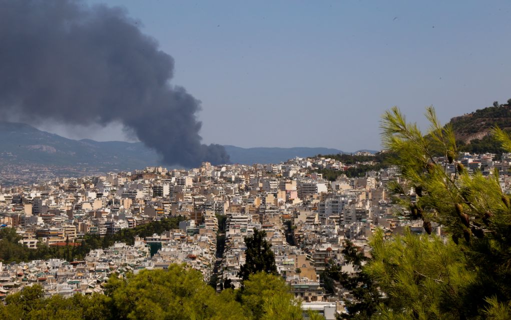 Με χαμηλή έκταση η πυρκαγιά στη Μεταμόρφωση – Κανονικά η κυκλοφορία στην Ε.Ο. Αθηνών- Λαμίας