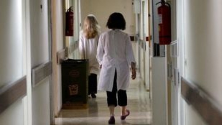 Ασθενής μαχαίρωσε νοσηλεύτρια στο Νοσοκομείο Αττικόν και στη συνέχεια αυτοκτόνησε