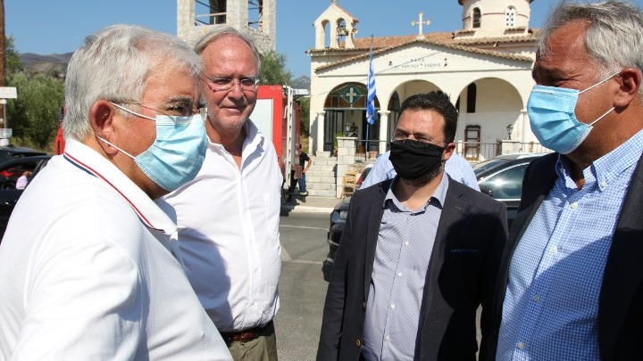 Τις πυρόπληκτες περιοχές στη Μάνη επισκέφθηκε ο Μ. Βορίδης