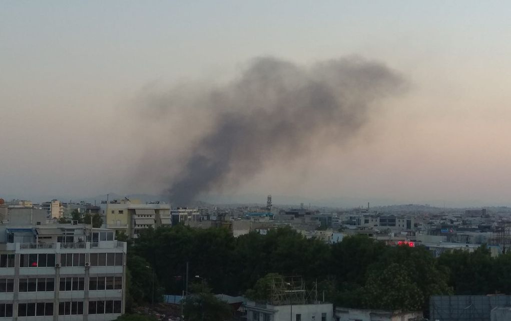 Σε εξέλιξη φωτιά στο Βοτανικό