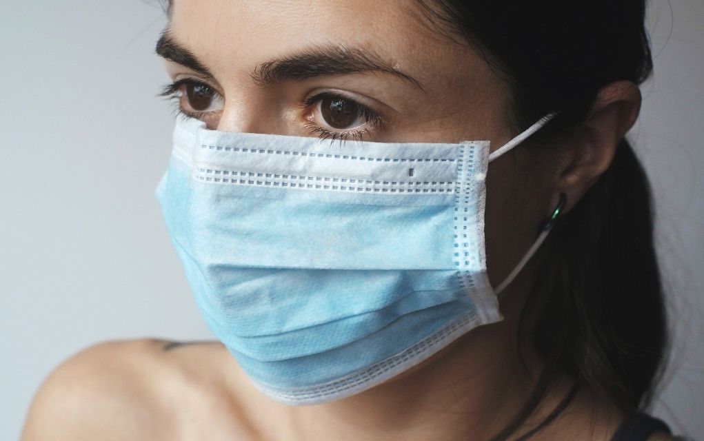Ισπανία: Κλείνουν τα νυχτερινά κλαμπ, απαγορεύεται το κάπνισμα έξω!