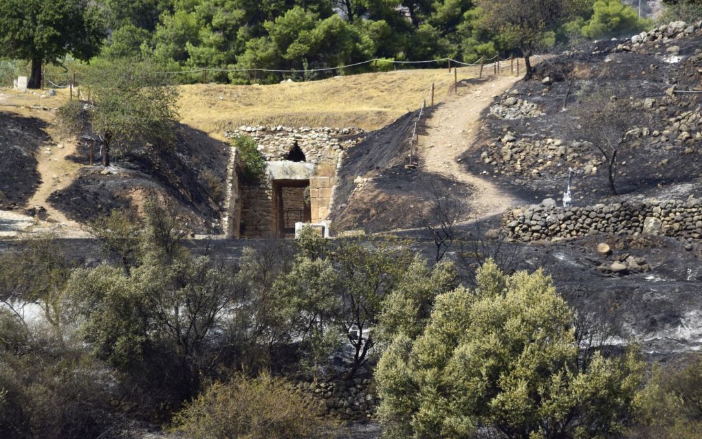 Οι Μυκήνες στις φλόγες