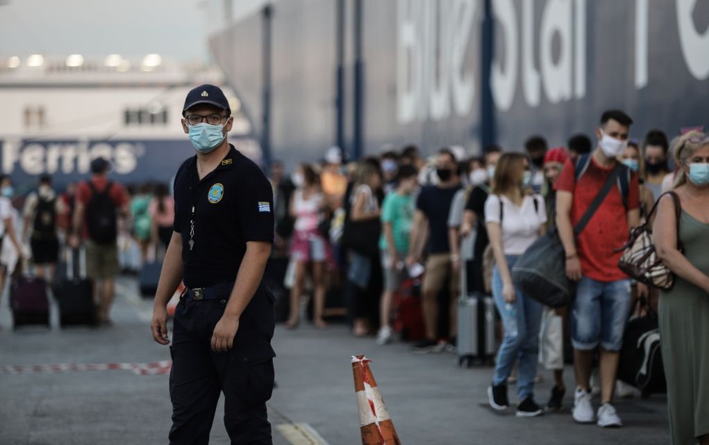 Ξεκίνησε η έξοδος του Αυγούστου – Αυστηροί έλεγχοι στα λιμάνια (pics)