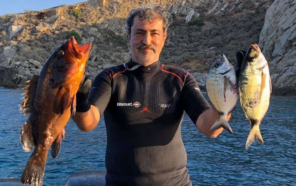 Ο δεινός ψαροντουφεκάς Πολάκης και η ψαριά του (pics)