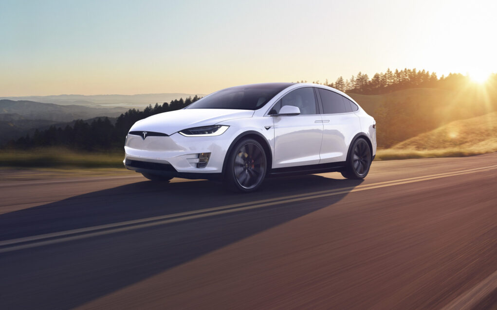 Συνεχίζει τις προσλήψεις στην Ελλάδα η Tesla – Ψάχνει υπεύθυνο service