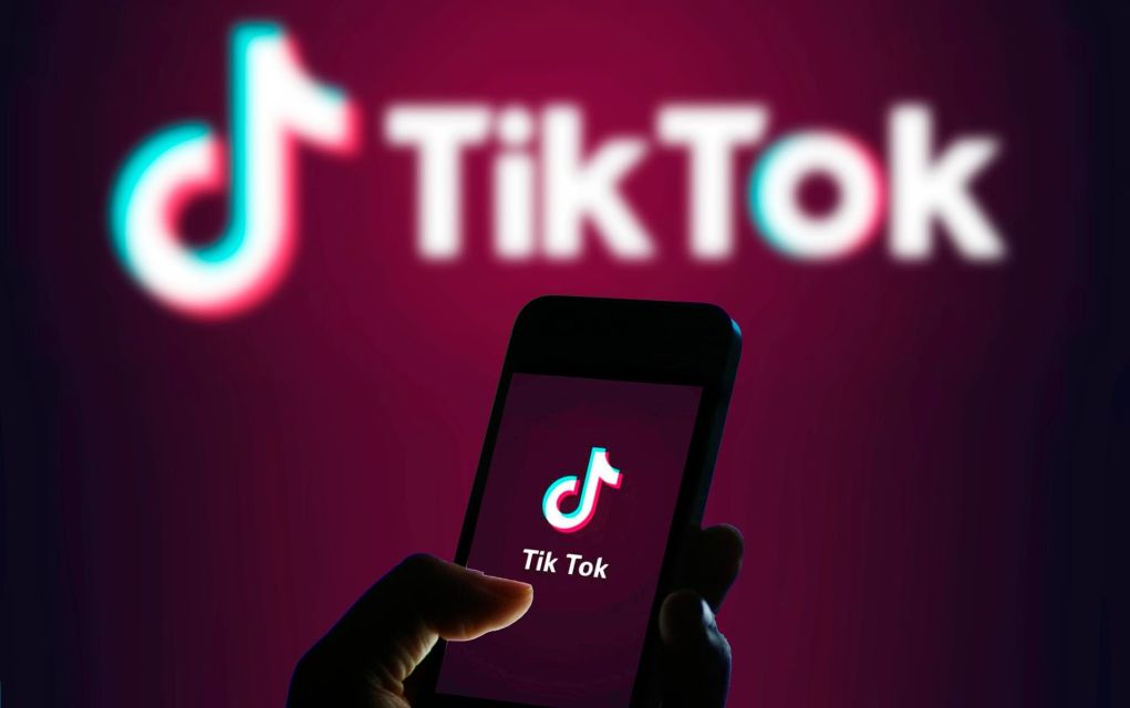 Τραμπ: Απαγορεύει το TikTok στις ΗΠΑ