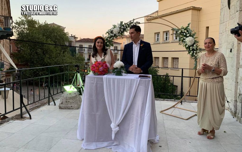 Στο… κλαμπ των παντρεμένων ο Παύλος Χρηστίδης