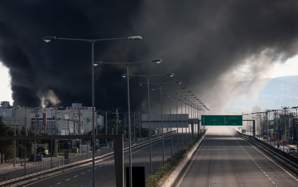 Φωτιά στη Μεταμόρφωση: Μερική κυκλοφορία στην εθνική οδό Αθηνών – Λαμίας